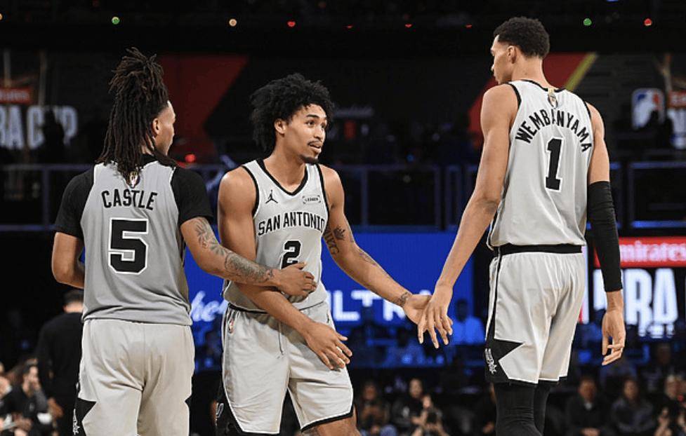 NBA杯赛总决赛：尼克斯与马刺的巅峰对决