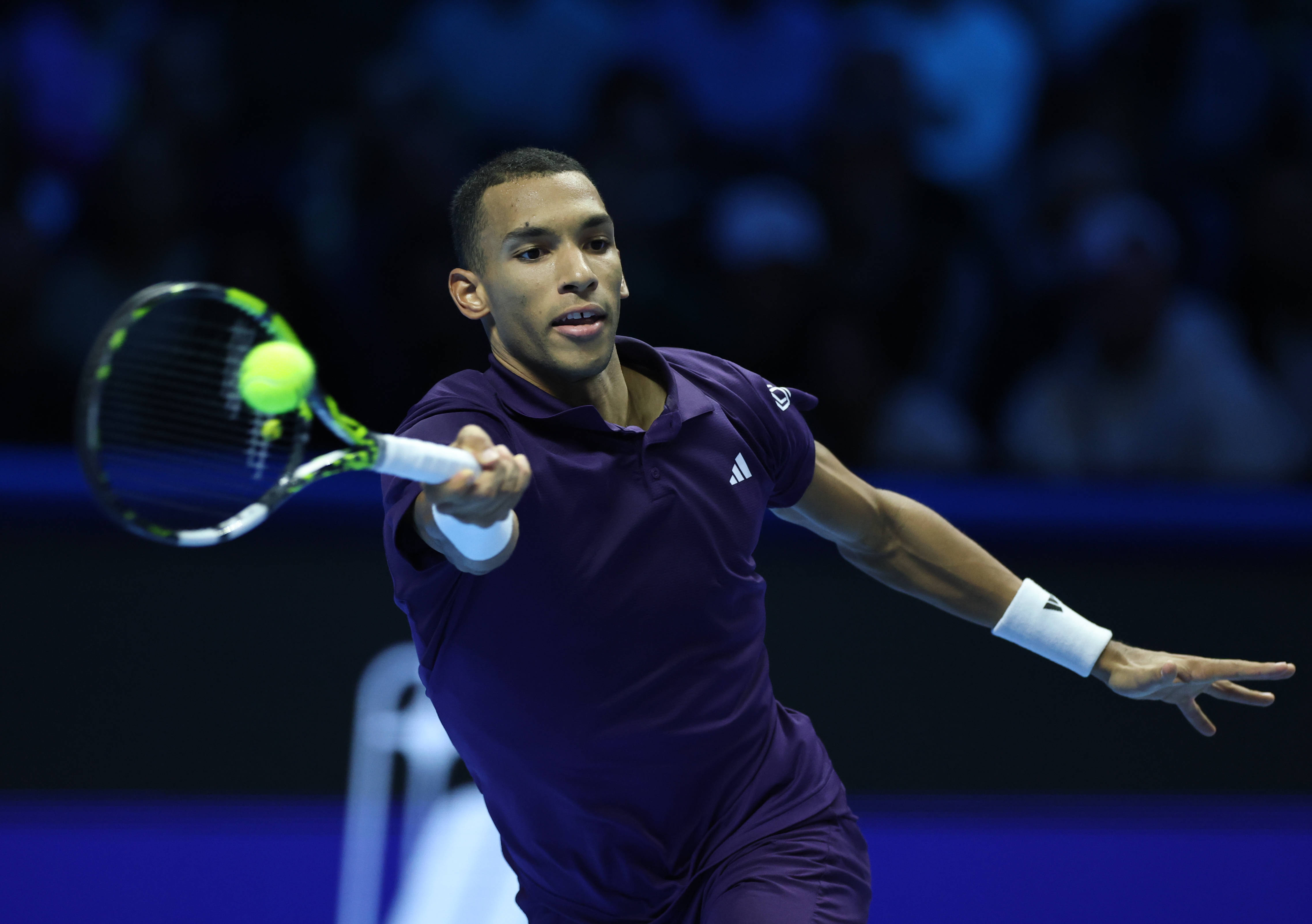 （体育）网球——ATP年终总决赛：奥热-阿利亚西姆胜兹韦列夫