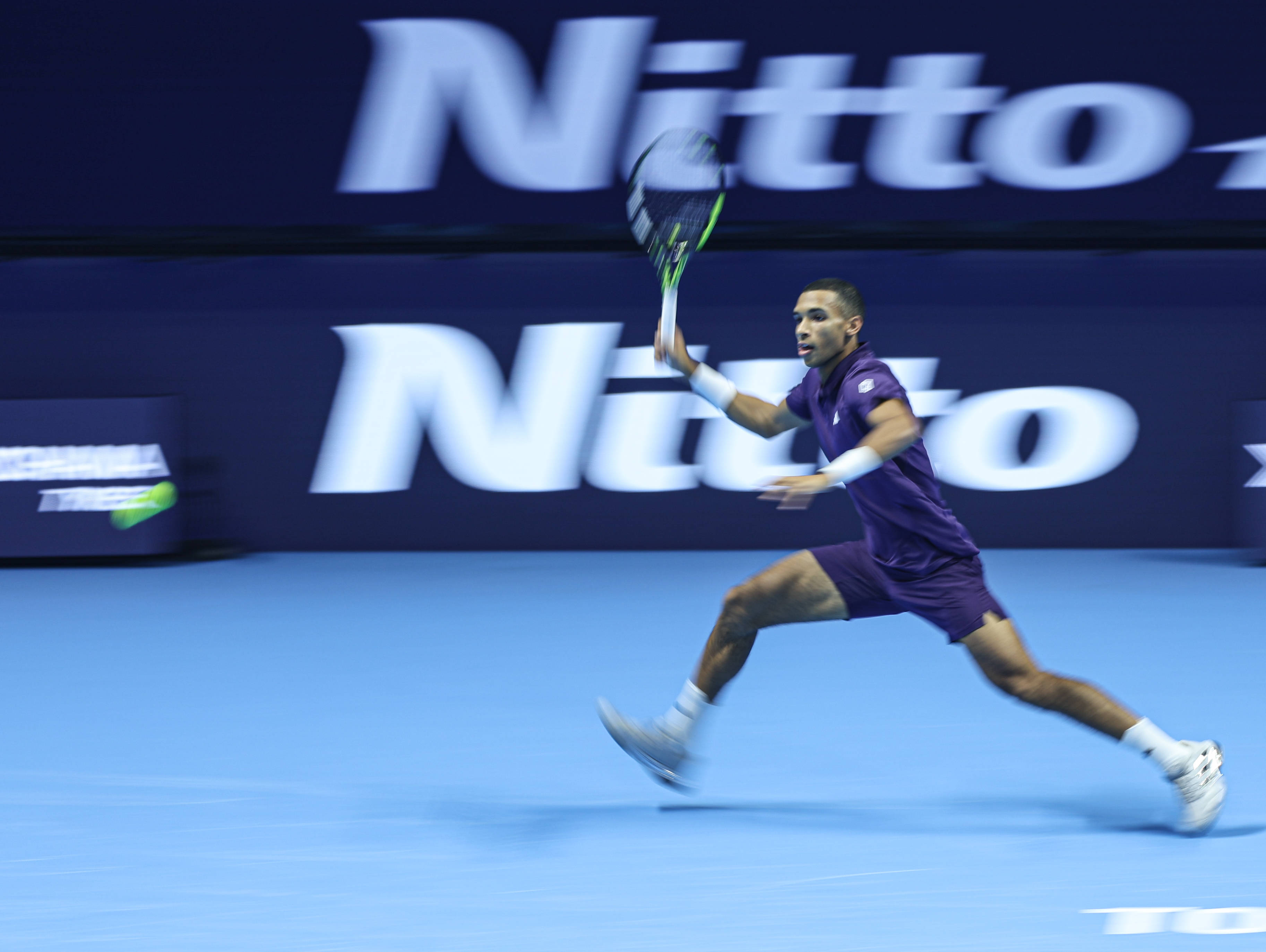 （体育）网球——ATP年终总决赛：奥热-阿利亚西姆胜兹韦列夫