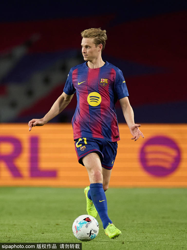 战术解析：如何破解现代足球中的‘伪九号’战术？