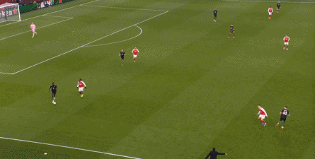 孔帕尼因为人手输球，阿尔特塔则因为人手变得眉清目秀