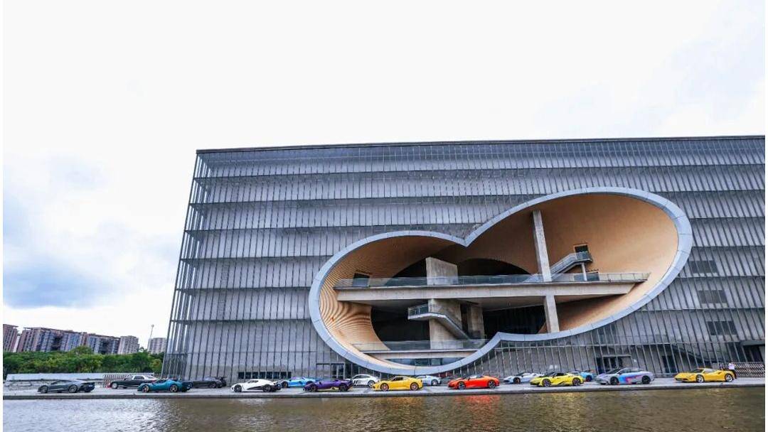 你敢信吗？上海一个F1后勤，干出百万粉丝，能塞满5个赛车场