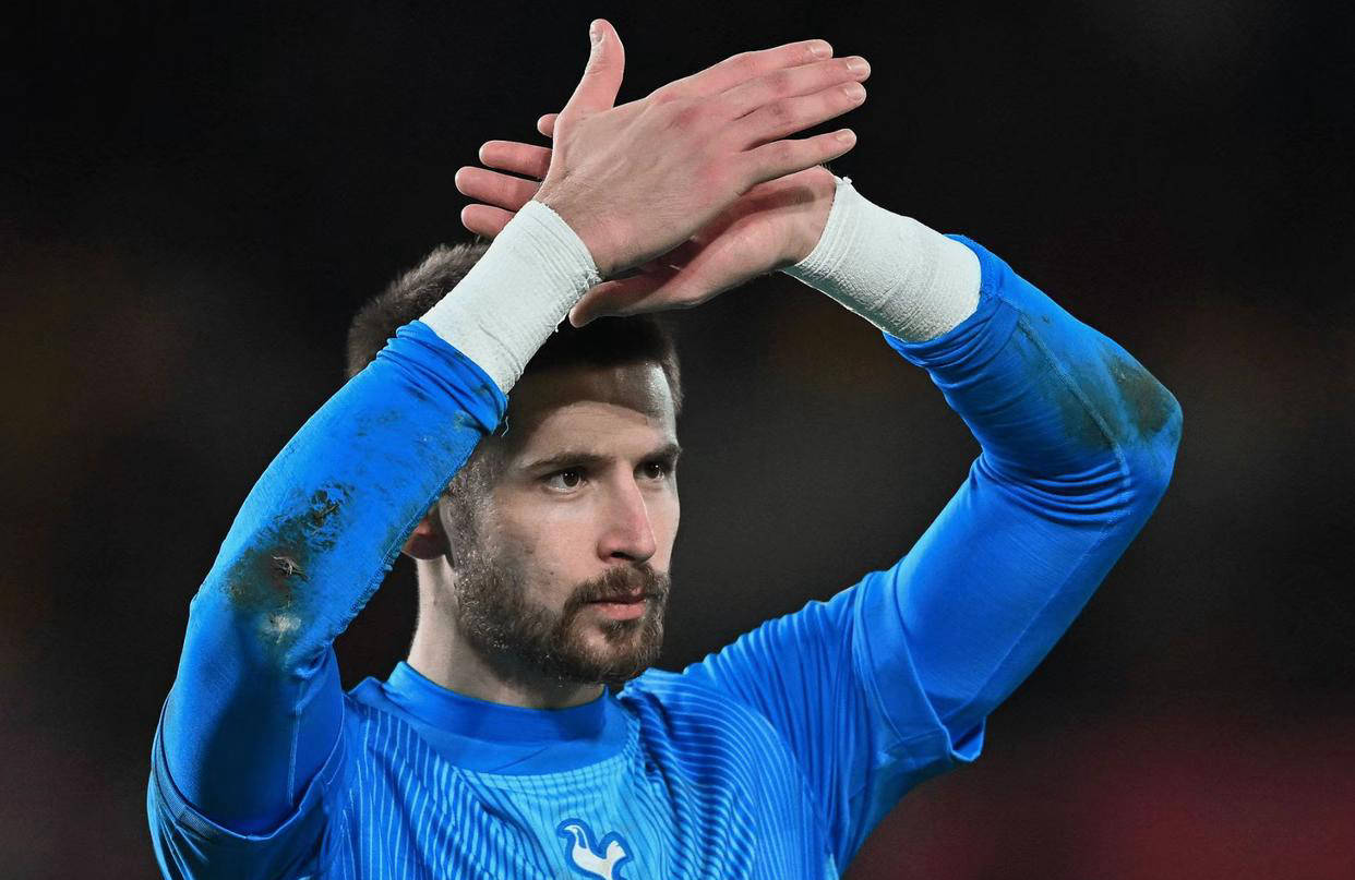 热刺“隐藏宝藏”：门将维卡里奥带队稳防守