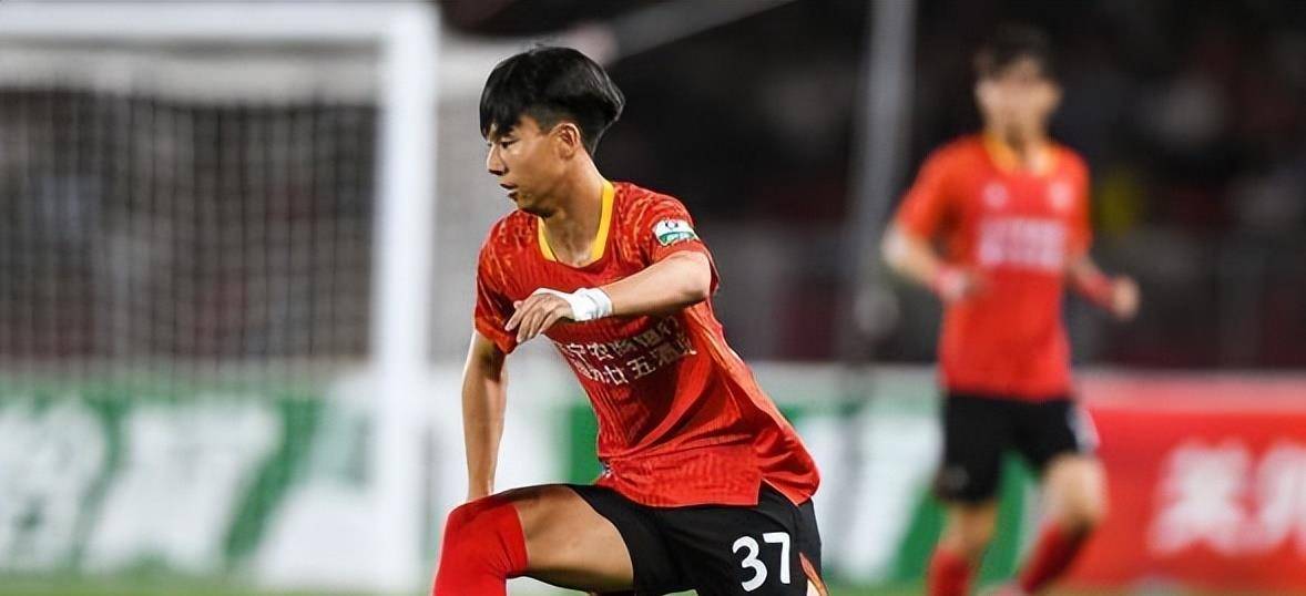 喜讯！2026年第二位留洋加盟英超的中国球员诞生，值得期待