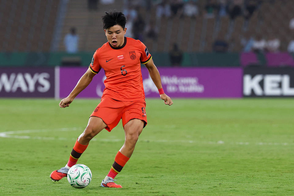 徐彬成中国球员加盟英超第七人他能否向前辈孙继海看齐？